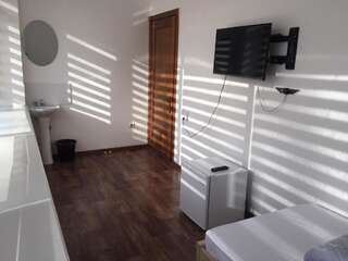 Мини-отель Crazy Horse Алматы Одноместный номер с общим душем и туалетом-7