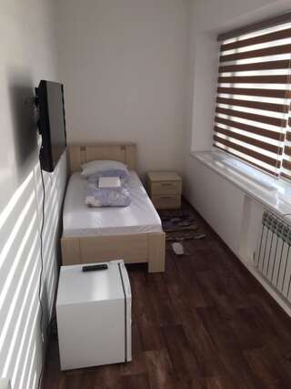 Мини-отель Crazy Horse Алматы Одноместный номер с общим душем и туалетом-1